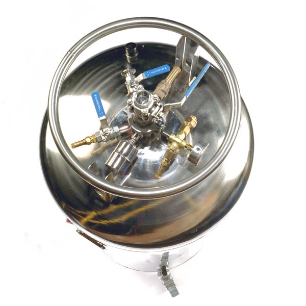 Close of top flange of vessel